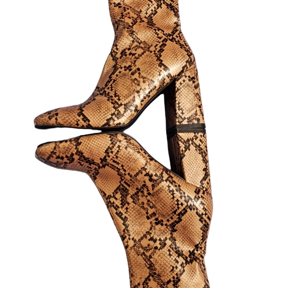 ROSE GOLD & BLACK SNAKESKIN BOOT NWOT SZ 4 UNBRANDED 4" HEEL - Picture 2 of 6